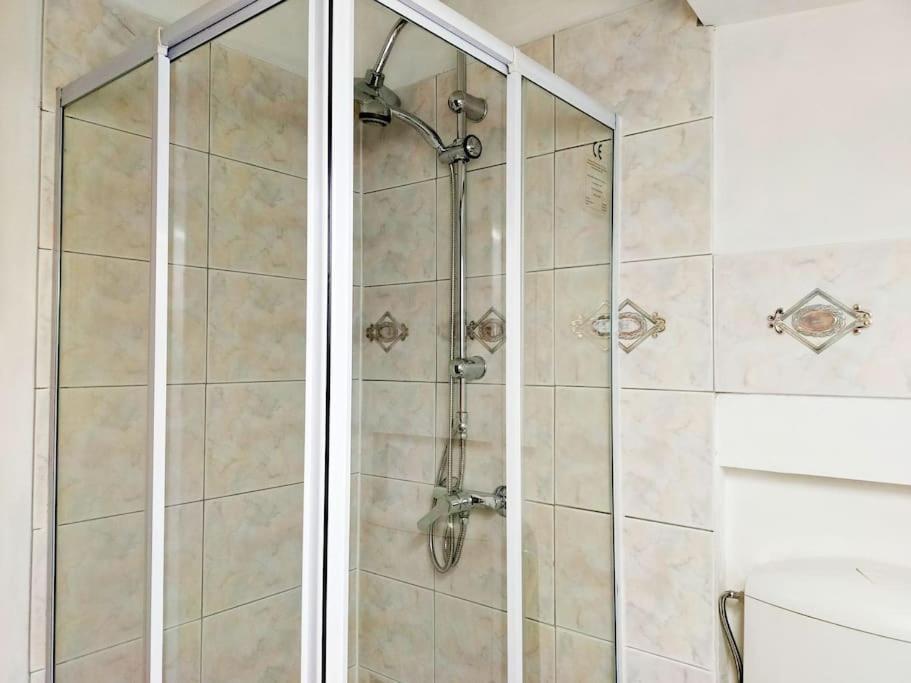 Lovely 1 Room Bedroom Loft, 20 Mins To Bgy Airport Pradalunga Exterior photo